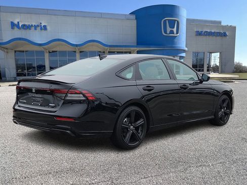 Used 2025 Honda Accord Sport image 4