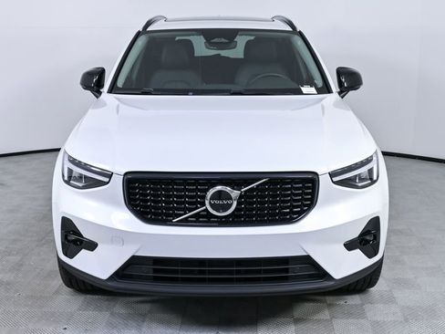 Certified 2025 Volvo XC40 B5 Plus image 34