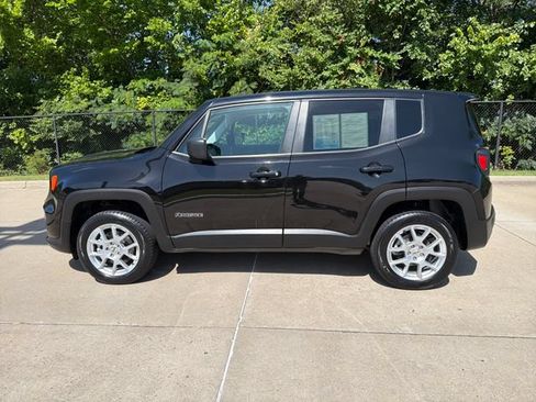 Used 2023 Jeep Renegade Latitude AWD/4WD image 2