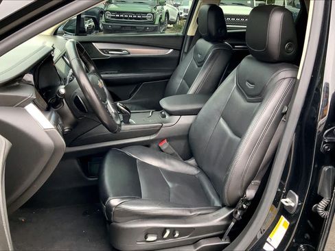 Used 2018 Cadillac XT5 Luxury w/ Driver Awareness Package FWD image 6