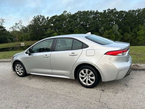 Used 2023 Toyota Corolla LE FWD image 4