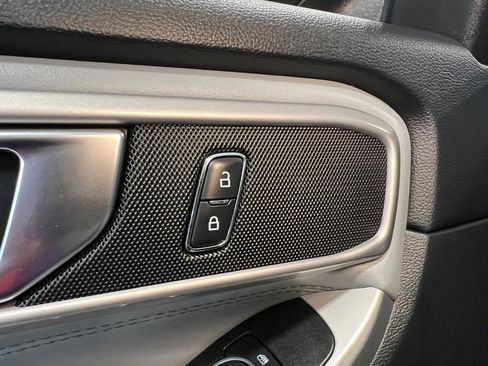 Used 2021 Ford Explorer XLT w/ Equipment Group 202A image 31