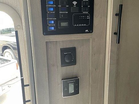 Used 2022 Ford E-450 and Econoline 450 Super Duty w/ Motorhome Prep Package RWD image 21