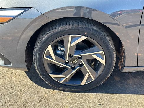New 2025 Hyundai Elantra SEL image 11