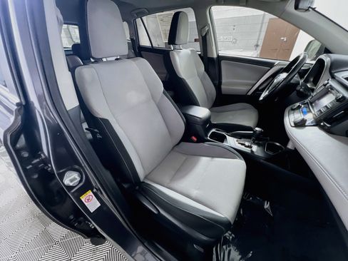 Used 2018 Toyota RAV4 XLE AWD/4WD image 31