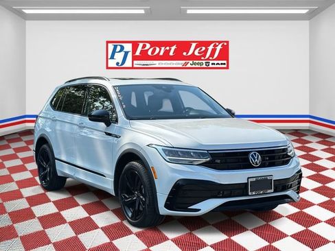 Used 2023 Volkswagen Tiguan SE R-Line image 3