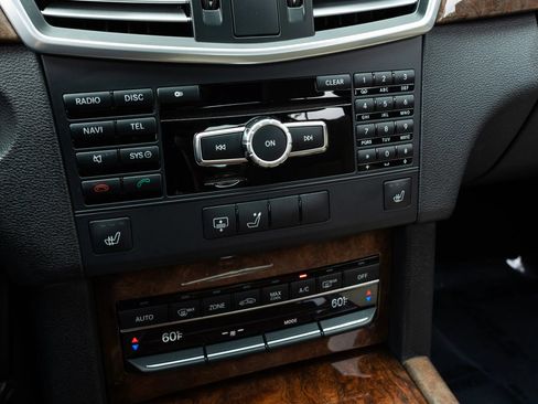 Used 2013 Mercedes-Benz E 350 4MATIC Sedan image 23