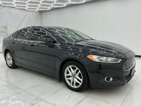 Used 2014 Ford Fusion SE w/ Equipment Group 202A FWD image 3