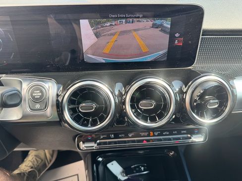 Used 2020 Mercedes-Benz GLB 250 4MATIC image 19