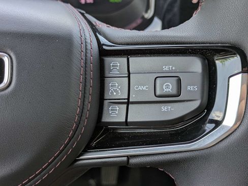 Used 2024 Jeep Wagoneer Launch Edition AWD/4WD image 32