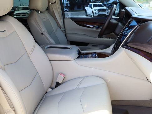 Used 2015 Cadillac Escalade Luxury image 33