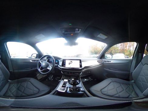 Used 2025 Volkswagen Atlas Cross Sport SE image 38