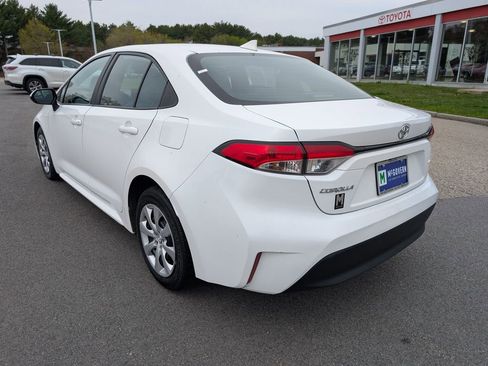 Used 2023 Toyota Corolla LE FWD image 3