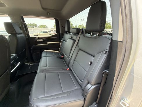 Used 2022 GMC Sierra 1500 SLT w/ SLT Convenience Package AWD/4WD image 16