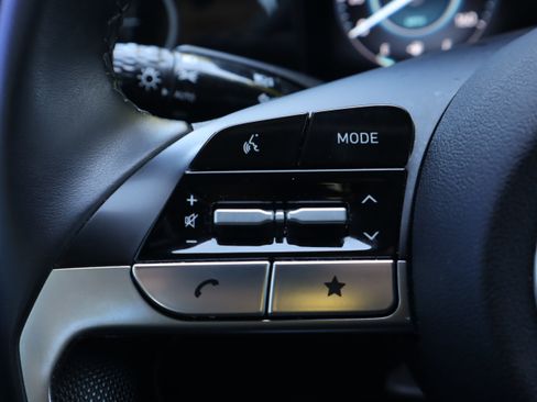 Used 2024 Hyundai Elantra Limited image 19