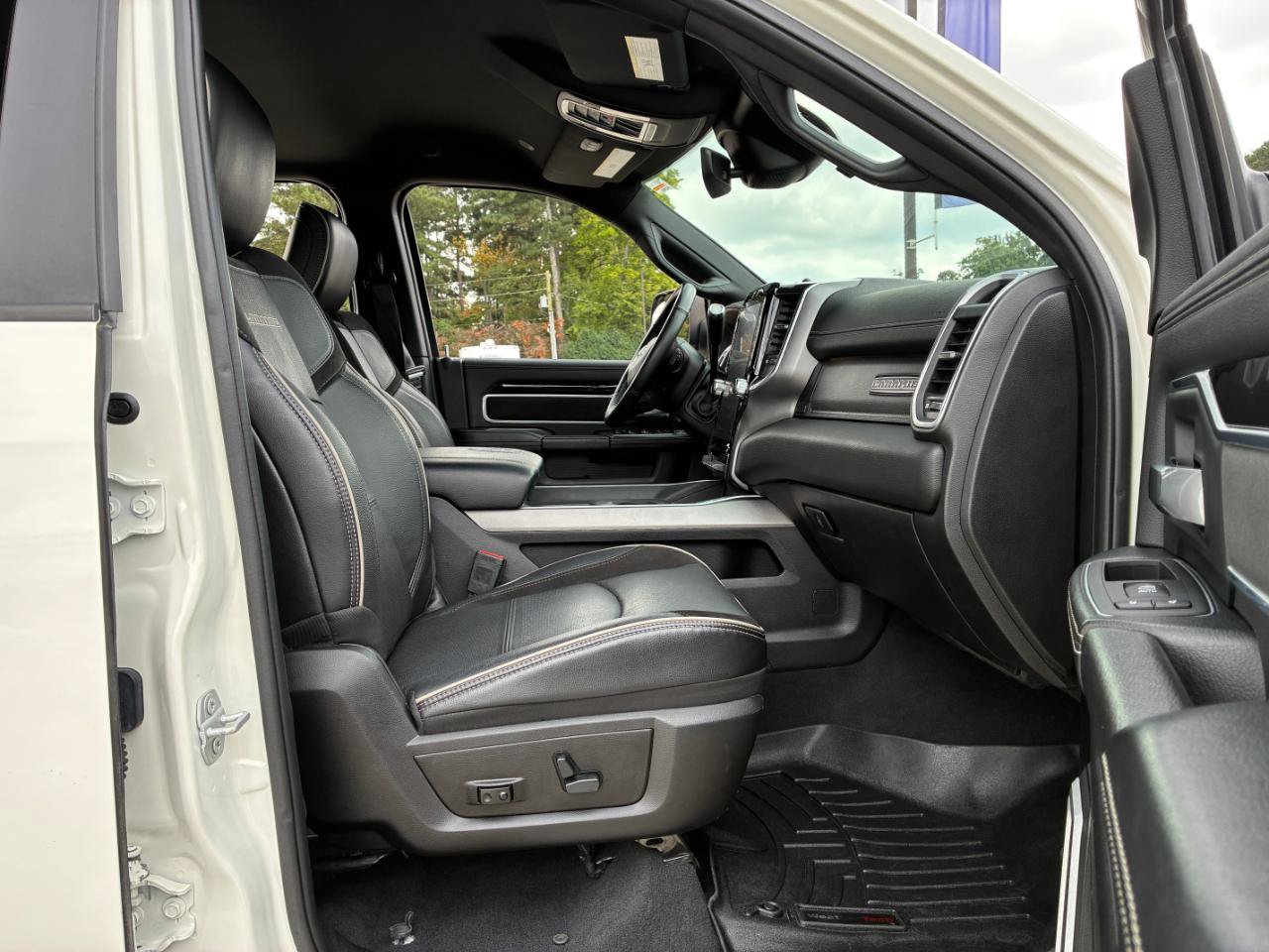 Used 2020 RAM 2500 Laramie w/ Night Edition AWD/4WD image 16