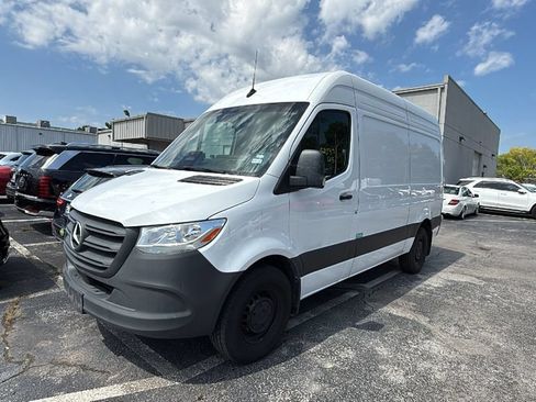 Used 2025 Mercedes-Benz Sprinter 2500 image 2