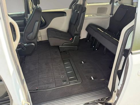 Used 2018 Dodge Grand Caravan SE w/ UConnect Hands-Free Group FWD image 30