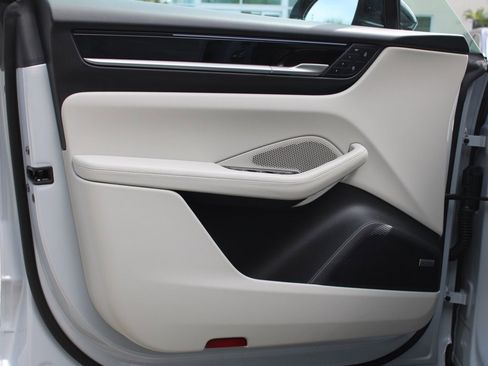 Used 2024 Porsche Macan 4 Electric image 17