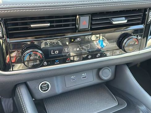 Certified 2023 Nissan Rogue SL w/ SL Premium Package AWD/4WD image 18