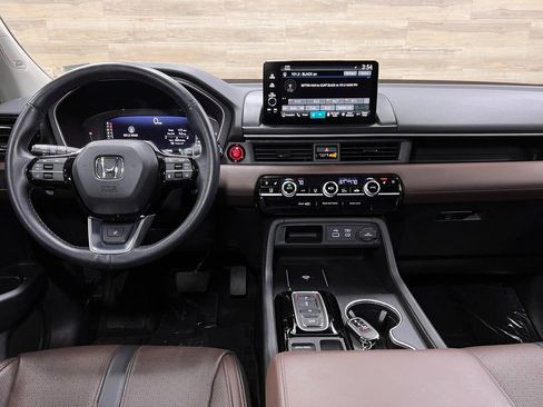 Used 2025 Honda Pilot Elite image 2