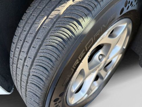 Certified 2023 Chrysler Pacifica Limited image 23