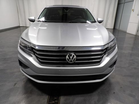 Used 2021 Volkswagen Passat 2.0T SE image 3