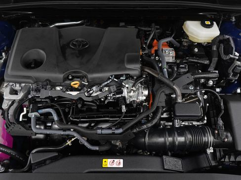 Used 2025 Toyota Camry XSE image 28