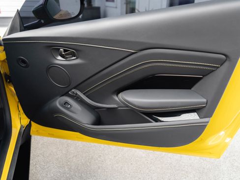 Used 2023 Aston Martin V8 Vantage Coupe image 25
