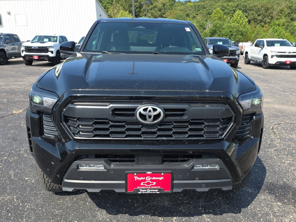 Used 2025 Toyota Tacoma TRD Off-Road AWD/4WD image 3