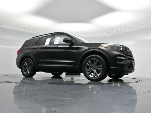 Certified 2022 Ford Explorer XLT w/ Equipment Group 202A image 4