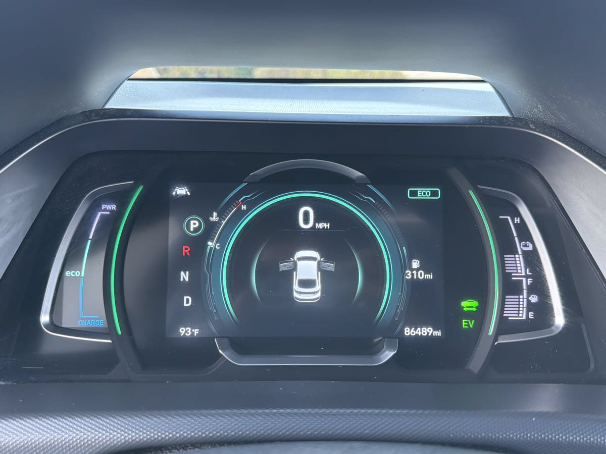 Used 2020 Hyundai Ioniq Limited FWD image 25