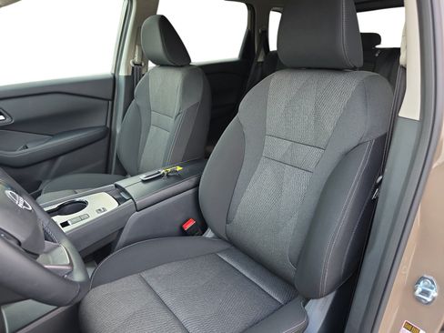 Used 2025 Nissan Rogue SV FWD image 12