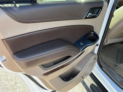 Used 2017 Chevrolet Tahoe LT w/ LT Signature Package image 23