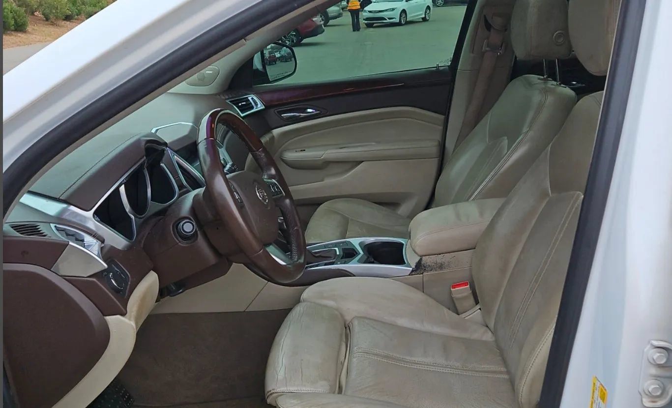 Used 2011 Cadillac SRX Luxury FWD image 5