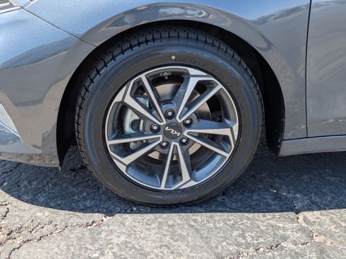 Used 2024 Kia Forte LXS w/ LXS Technology Package FWD image 11
