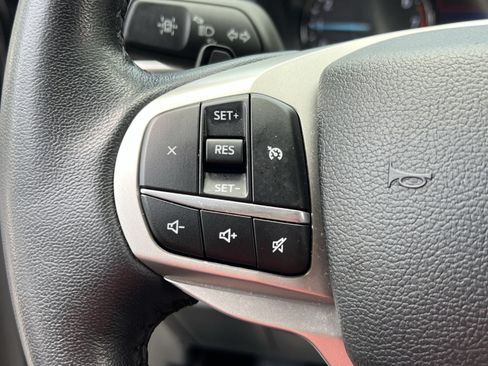 Used 2020 Ford Explorer XLT w/ Equipment Group 202A AWD/4WD image 38