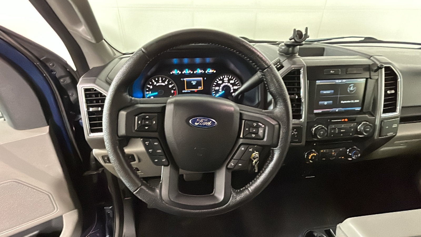 Used 2015 Ford F150 XLT w/ Equipment Group 302A Luxury AWD/4WD image 18