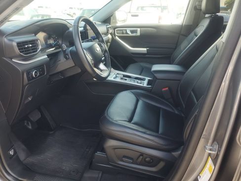 Used 2023 Ford Explorer XLT w/ Equipment Group 202A AWD/4WD image 13