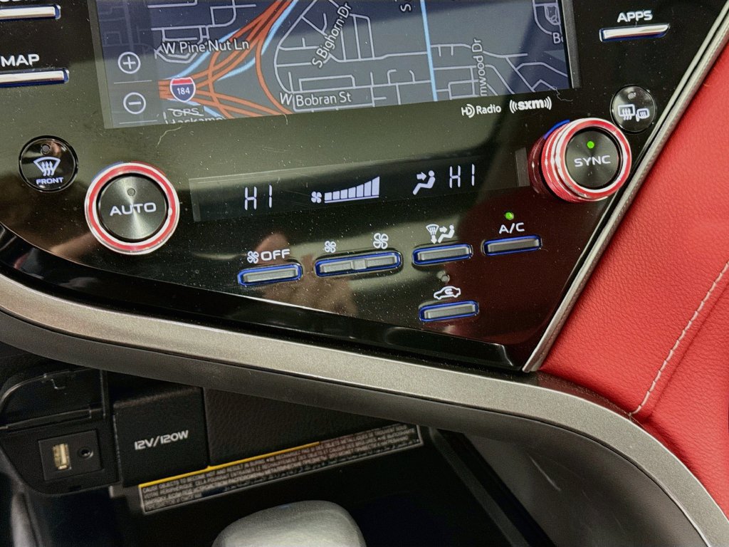 Used 2019 Toyota Camry XSE FWD image 17