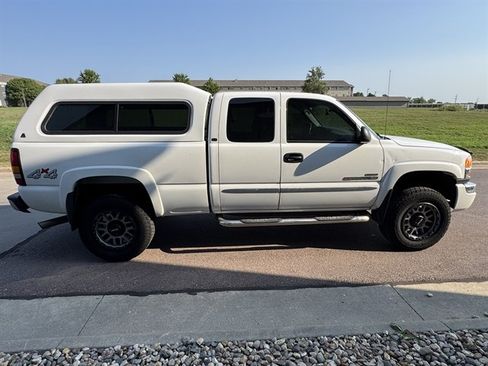 Used 2004 GMC Sierra 2500 SLT w/ Heavy-Duty Power Package AWD/4WD image 7