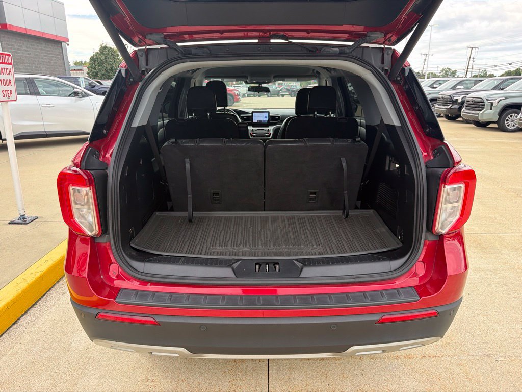 Used 2021 Ford Explorer XLT w/ Equipment Group 202A AWD/4WD image 26