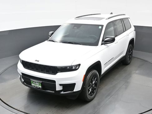 New 2025 Jeep Grand Cherokee L Altitude image 19