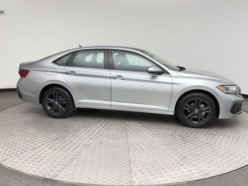Certified 2023 Volkswagen Jetta SE FWD image 9