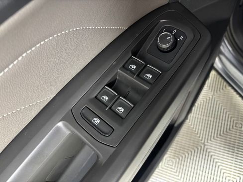 Used 2022 Volkswagen Atlas Cross Sport SE image 12