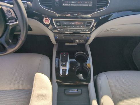 Used 2021 Honda Pilot Elite image 19