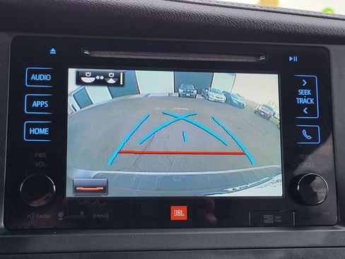 Used 2017 Toyota Sienna Limited image 28