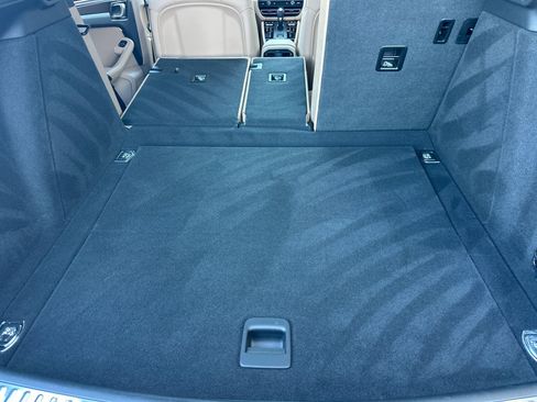 Certified 2024 Porsche Macan S AWD/4WD image 21