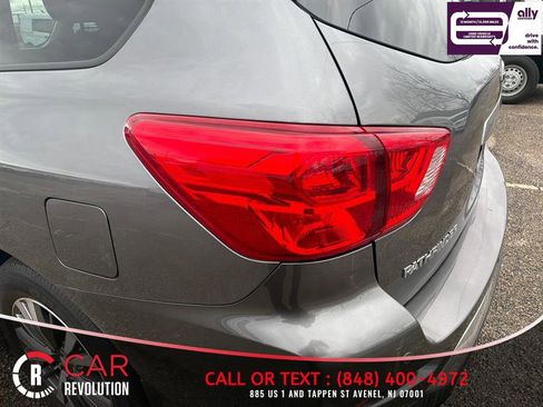 Used 2020 Nissan Pathfinder S image 18
