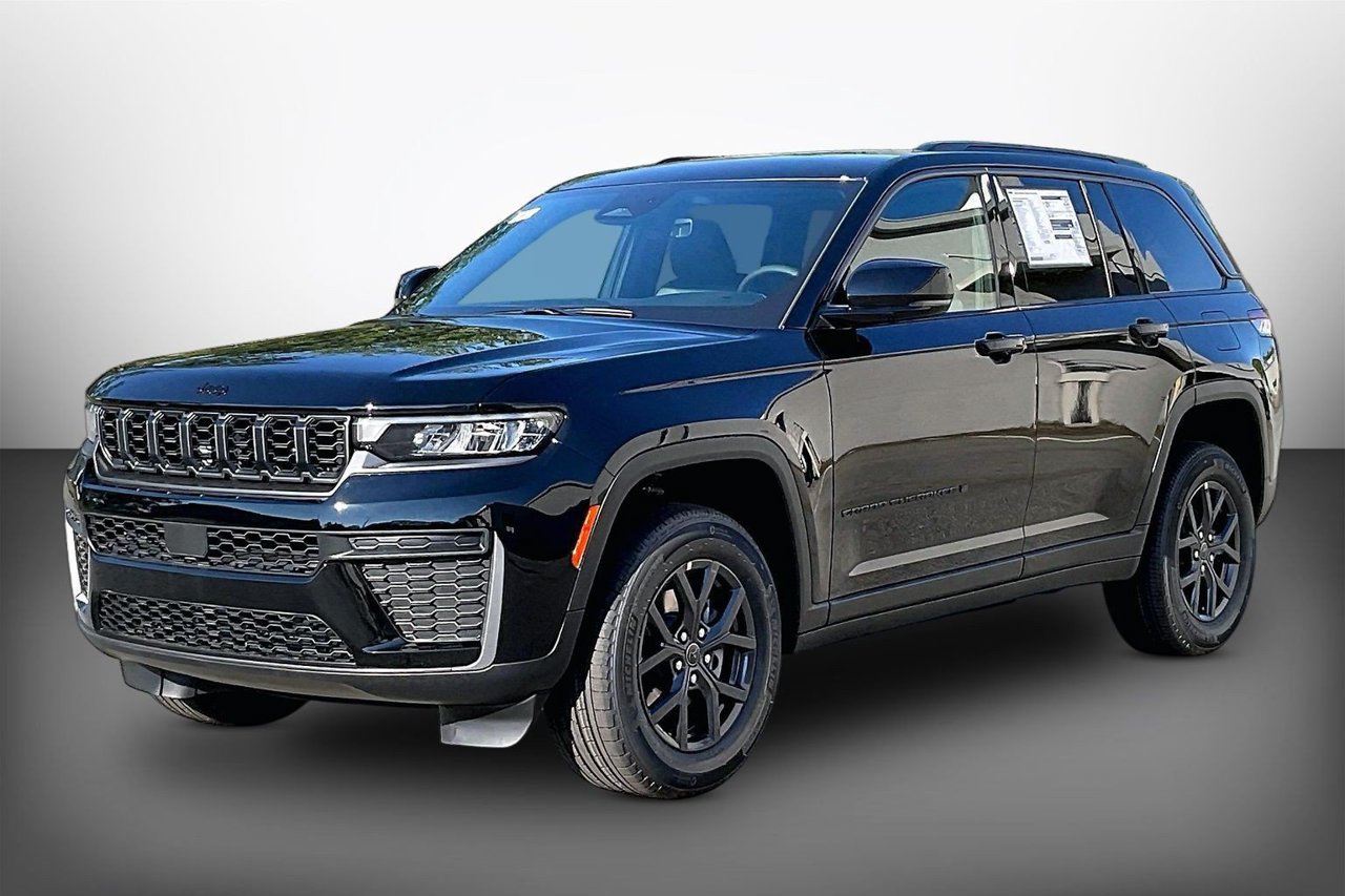 New 2027 Jeep Grand Cherokee Altitude RWD image 4